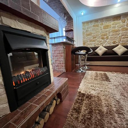 Modern Oasis With A Cozy Fireplace Your Stylish Apartment Minutes From Downtown Букурещ Екстериор снимка