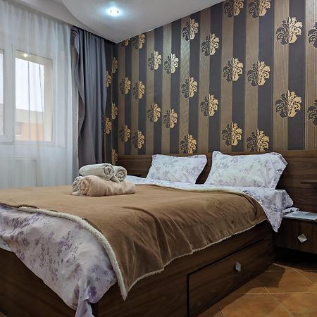 Modern Oasis With A Cozy Fireplace Your Stylish Apartment Minutes From Downtown Букурещ Екстериор снимка