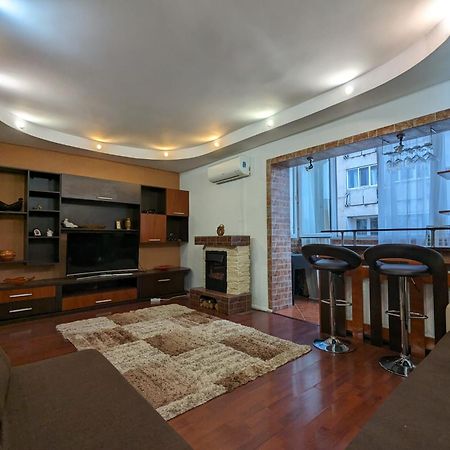 Modern Oasis With A Cozy Fireplace Your Stylish Apartment Minutes From Downtown Букурещ Екстериор снимка