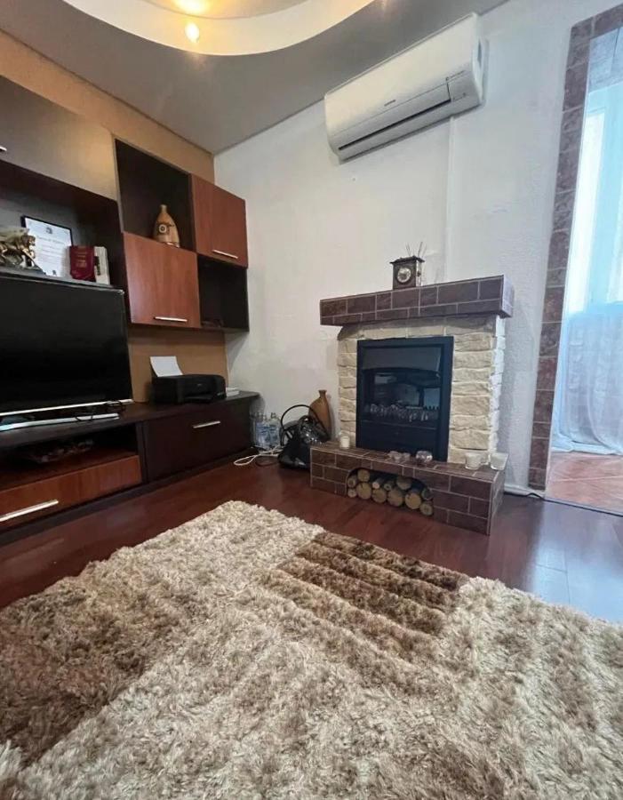 Modern Oasis With A Cozy Fireplace Your Stylish Apartment Minutes From Downtown Букурещ Екстериор снимка