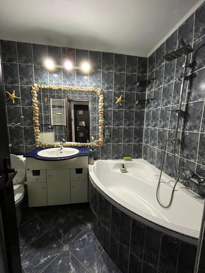 Modern Oasis With A Cozy Fireplace Your Stylish Apartment Minutes From Downtown Букурещ Екстериор снимка