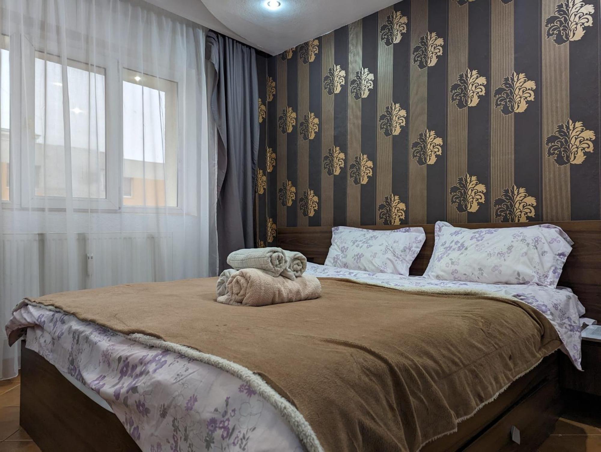 Modern Oasis With A Cozy Fireplace Your Stylish Apartment Minutes From Downtown Букурещ Екстериор снимка